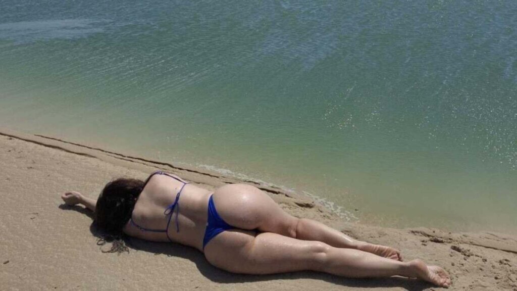 Alessandra negrini nudes na praia